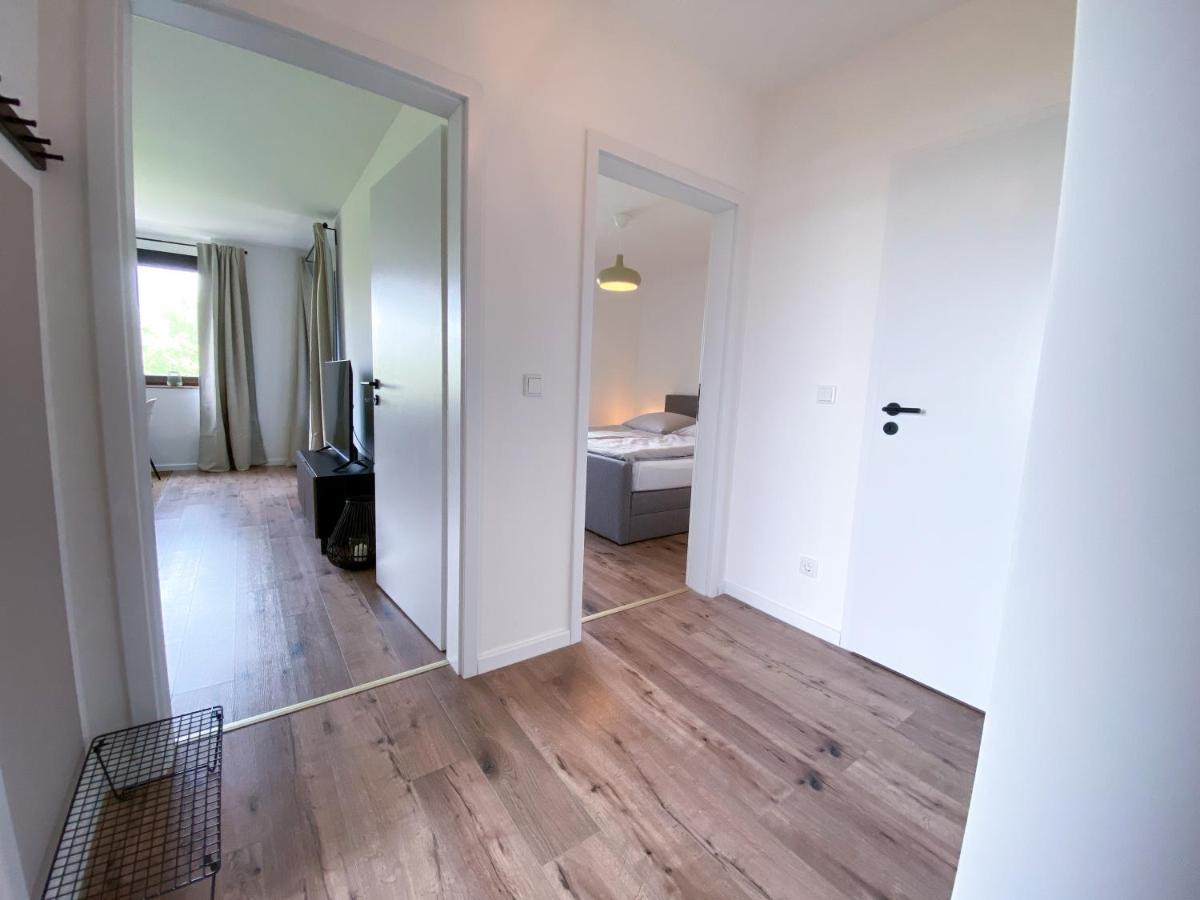 Schoene Wohnung Mit Rheinblick/Duesseldorf/Neuss/Messe Exterior photo