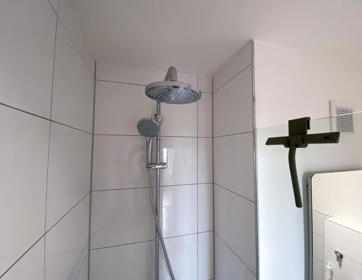 Schoene Wohnung Mit Rheinblick/Duesseldorf/Neuss/Messe Exterior photo